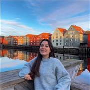 Laureata Magistrale in Biotecnologie Molecolari offre lezioni in materie scientifiche